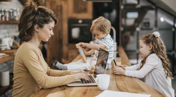 Pilih Mana: Working Mom VS Full Time Mom